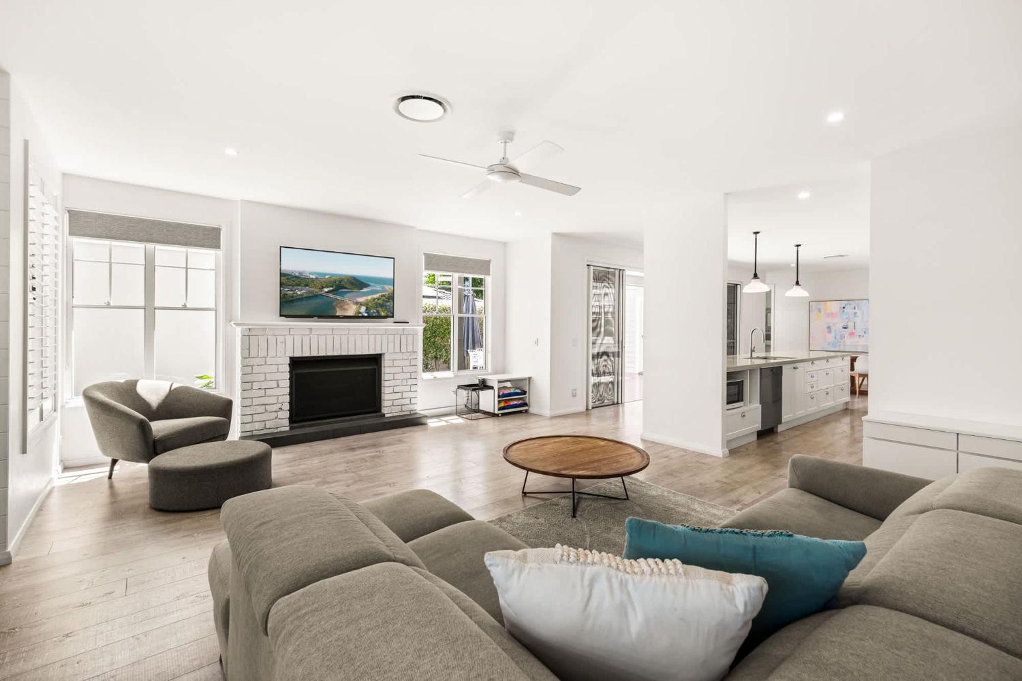 Tallebudgera By Khove *